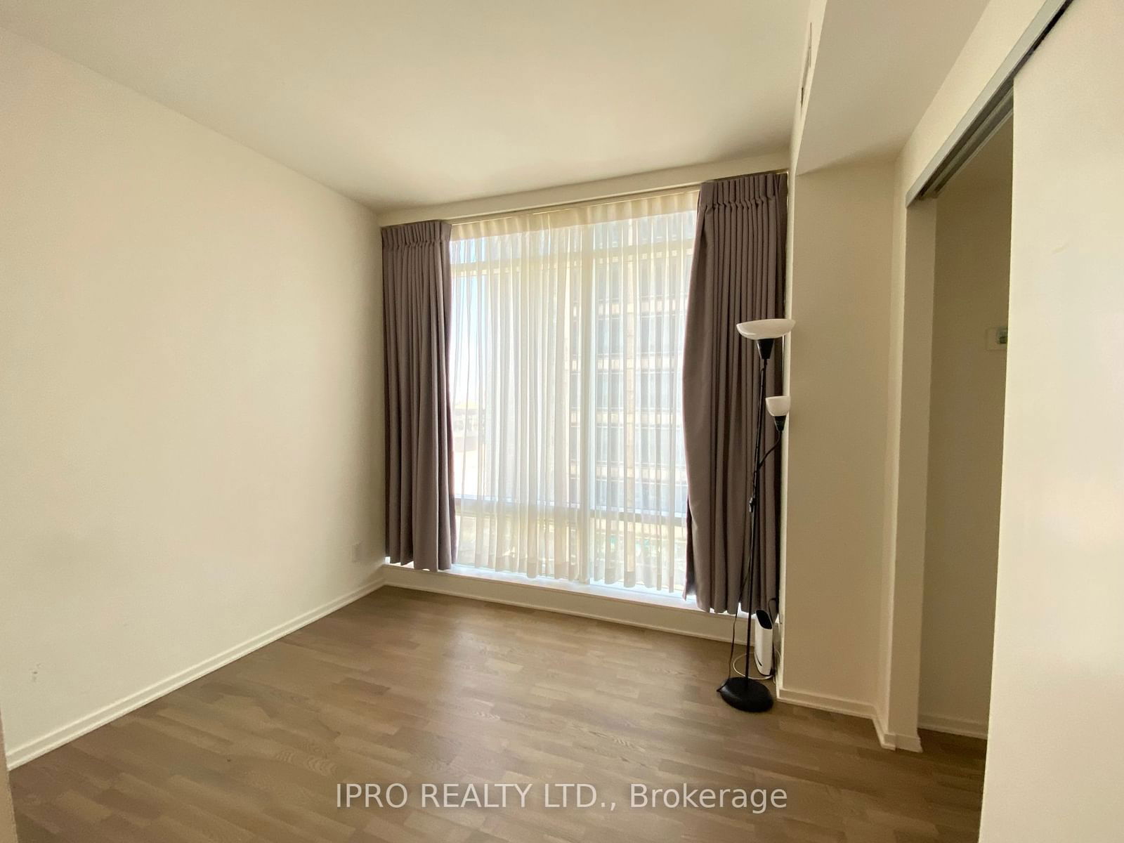 1 Bloor St E, unit 1004 for rent