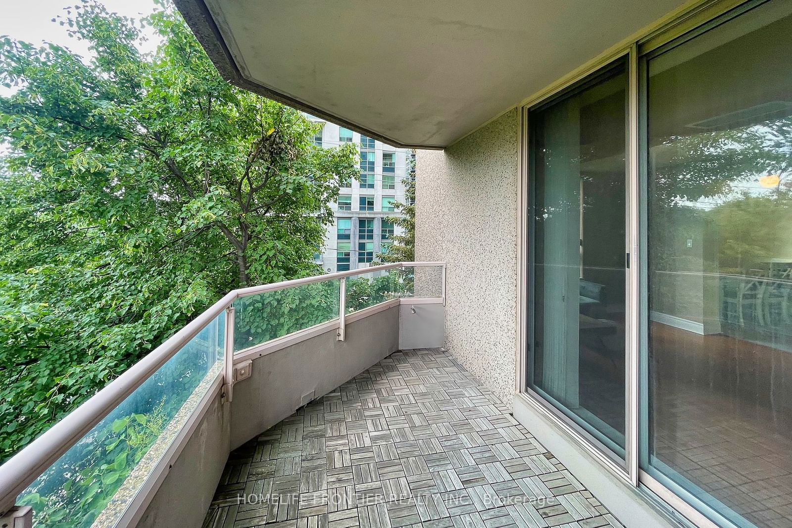 18 Hillcrest Ave, unit 305 for sale