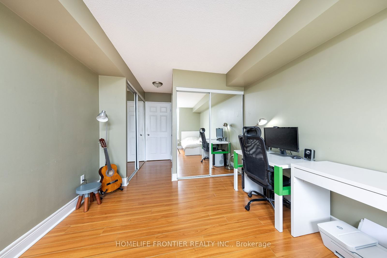 18 Hillcrest Ave, unit 305 for sale