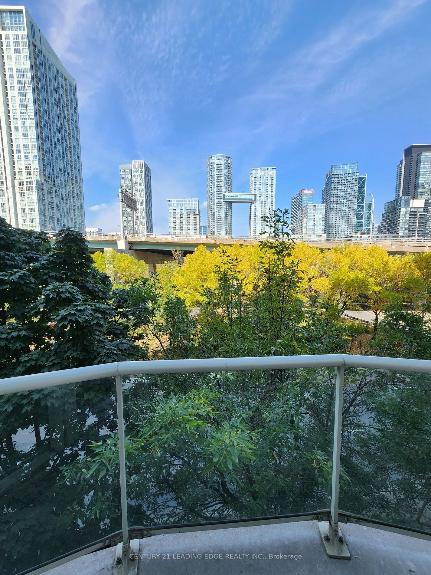 550 Queens Quay W, unit 423 for rent