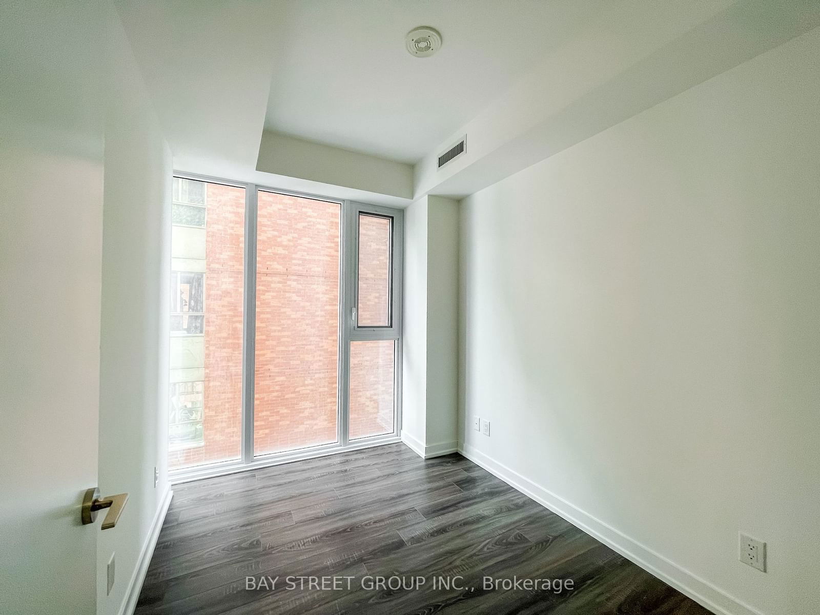 20 Edward St, unit 816 for rent