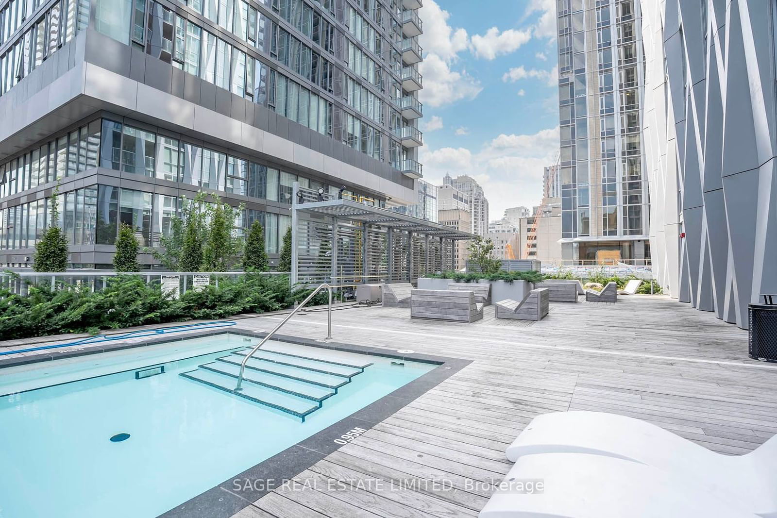 1 Yorkville Ave, unit 812 for sale