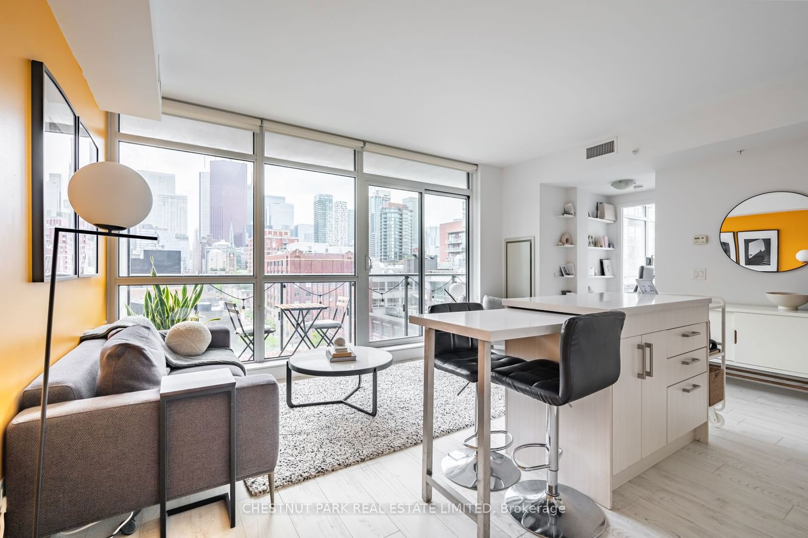 39 Sherbourne St, unit 907 for sale