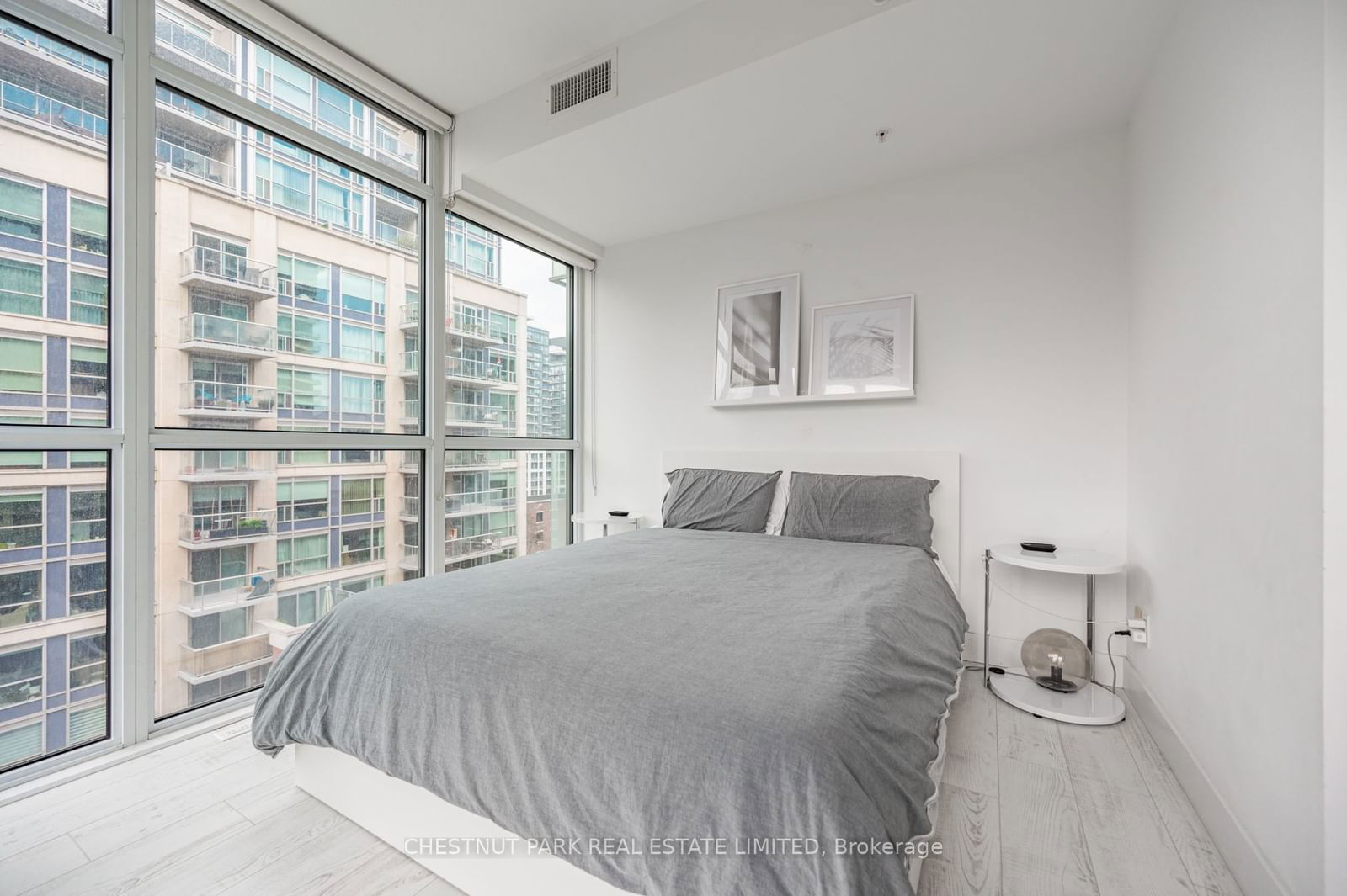 39 Sherbourne St, unit 907 for sale