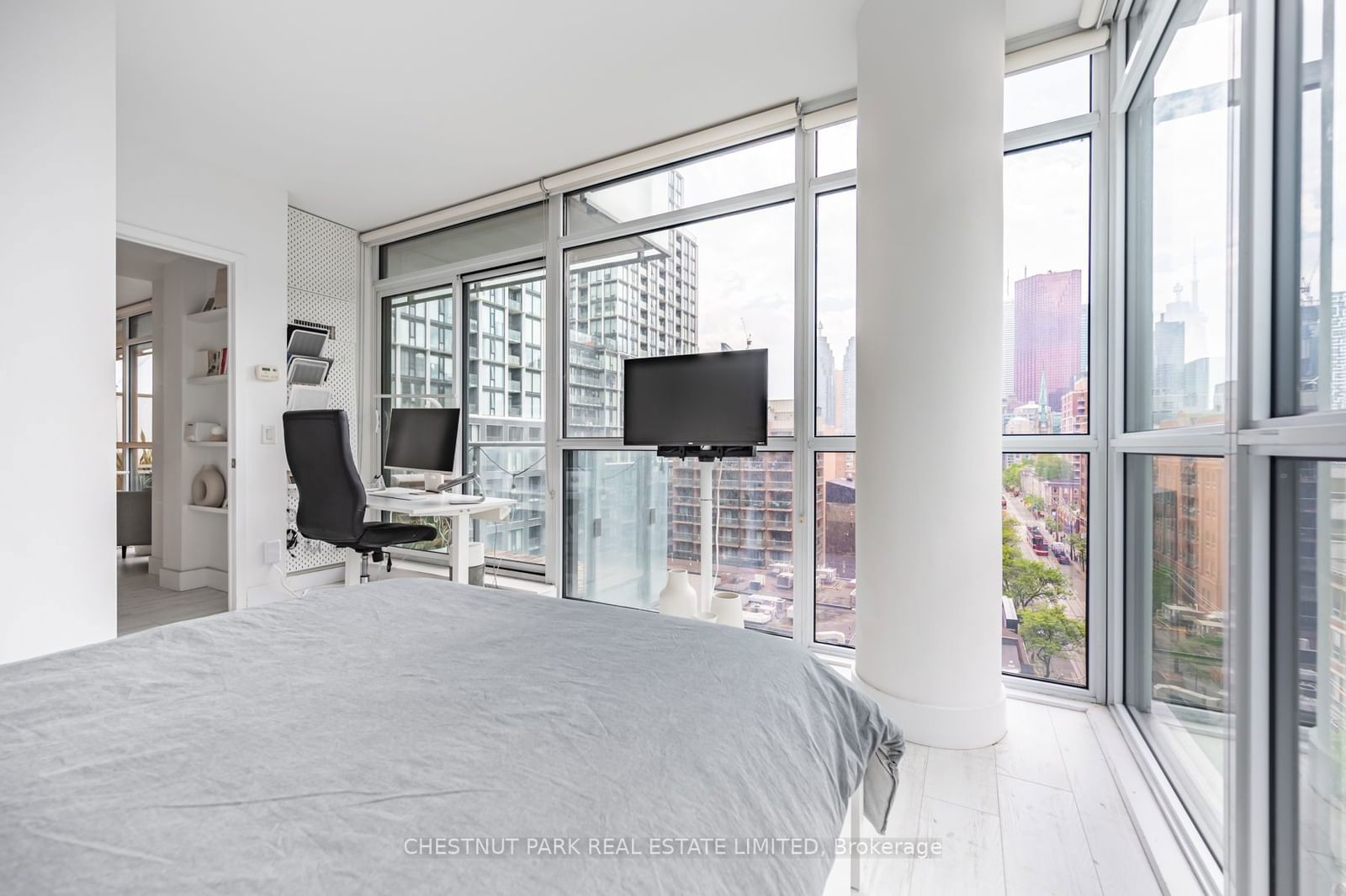 39 Sherbourne St, unit 907 for sale