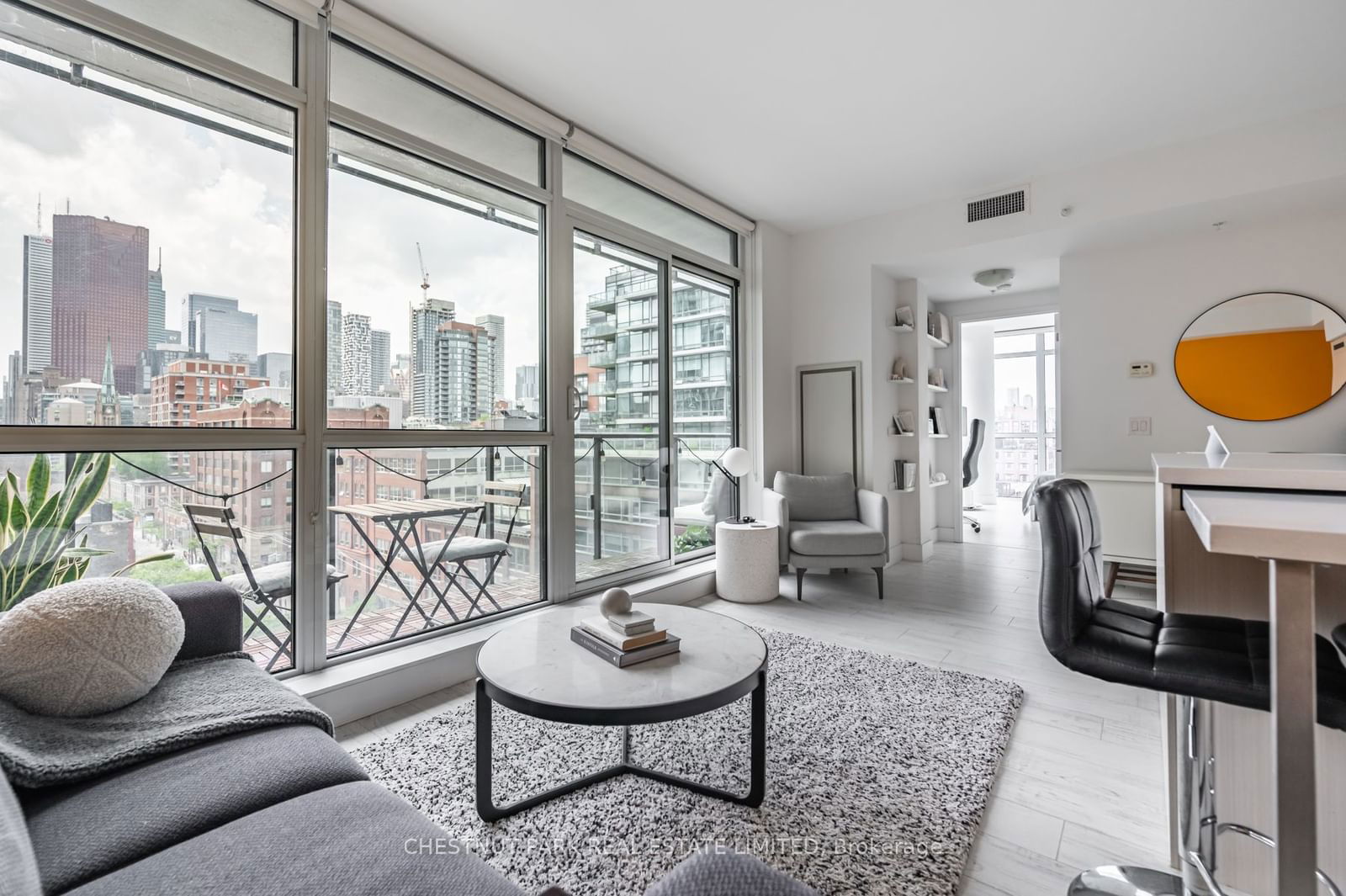 39 Sherbourne St, unit 907 for sale