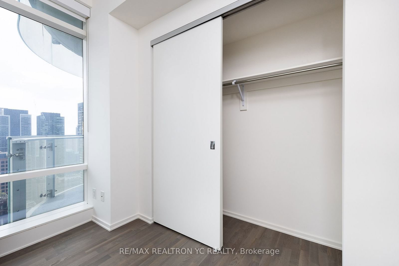 1 Bloor St E, unit 2804 for sale