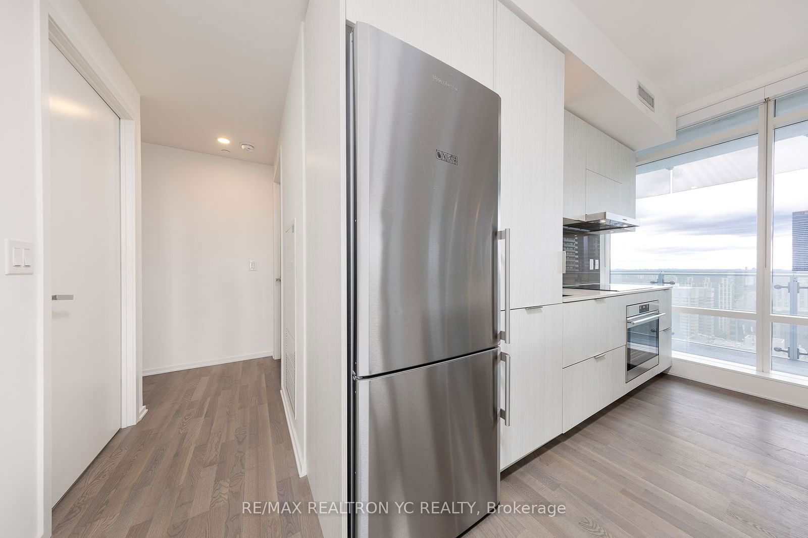 1 Bloor St E, unit 2804 for sale