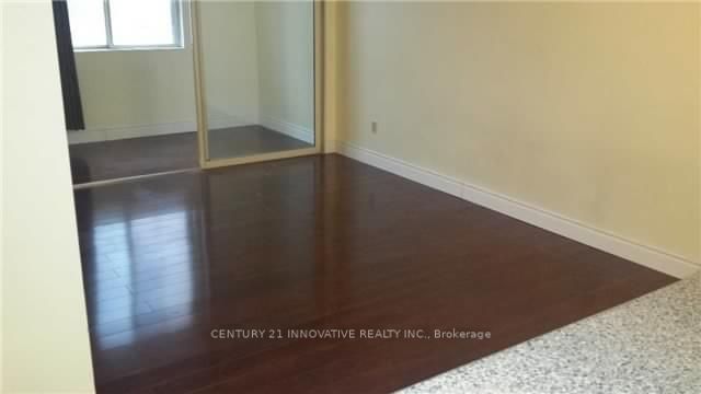 25 Grenville St, unit 909 for rent