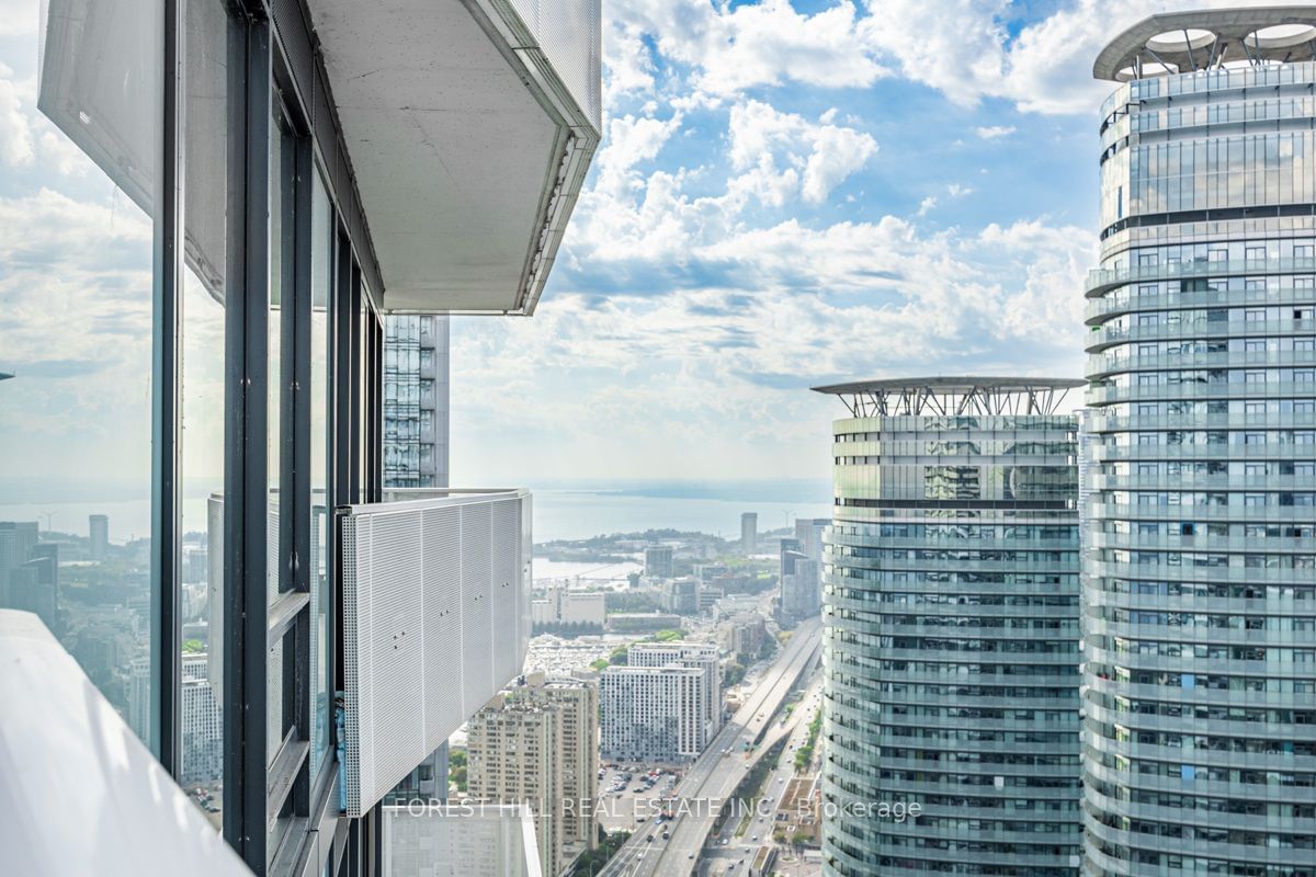 100 Harbour St, unit 6403 for sale