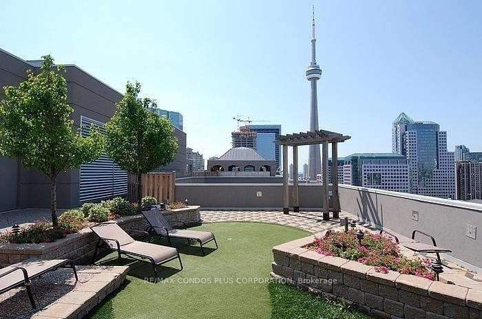 140 Simcoe St, unit 207 for rent