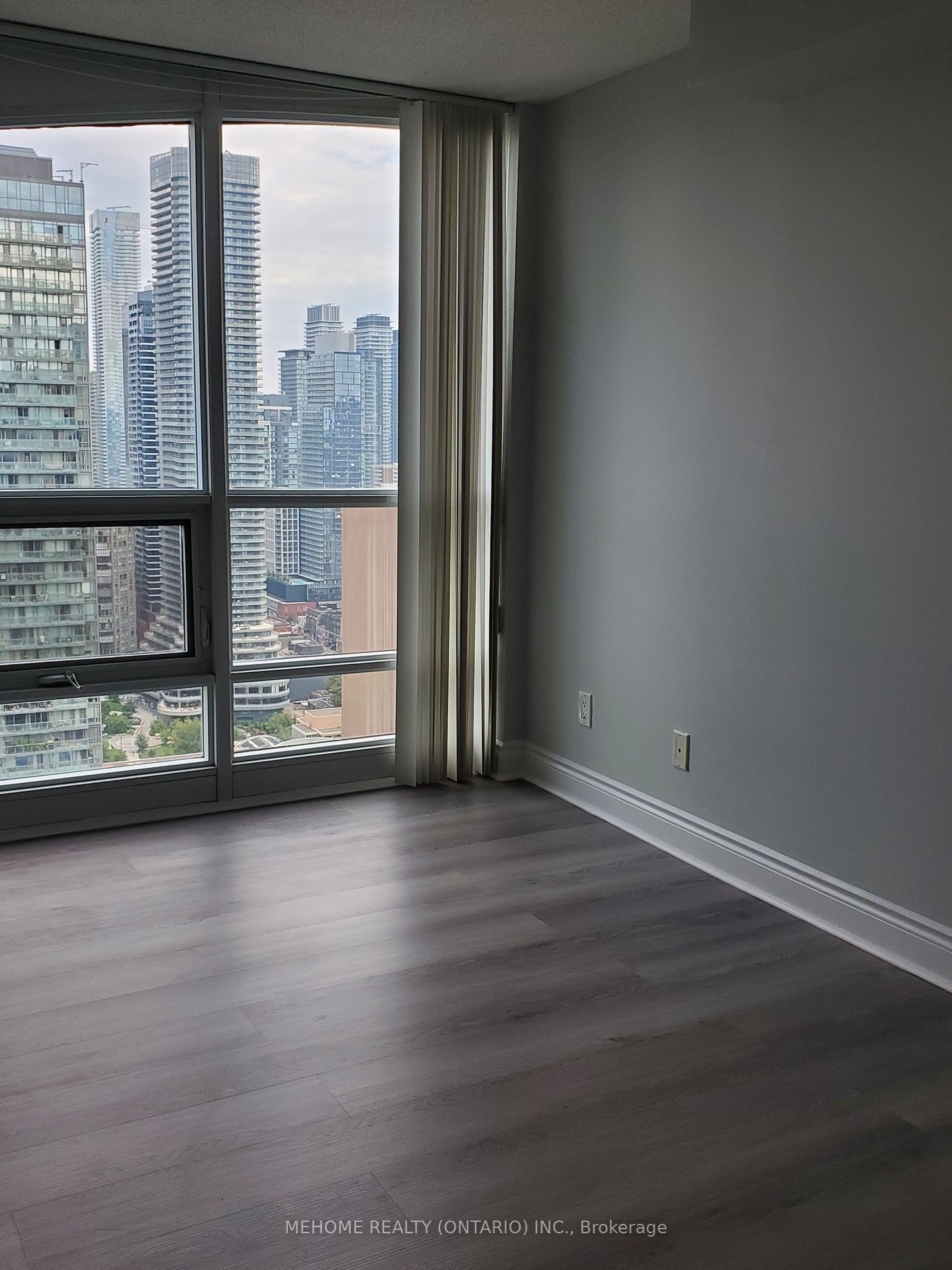 763 Bay St, unit #4211 for rent