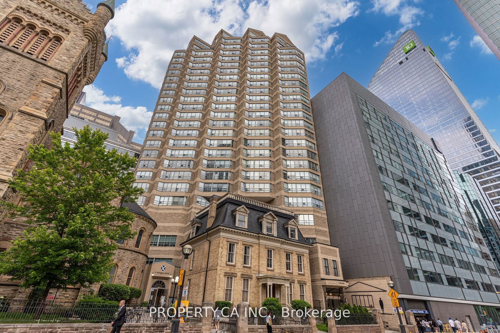 71 Simcoe St, unit 904 for sale