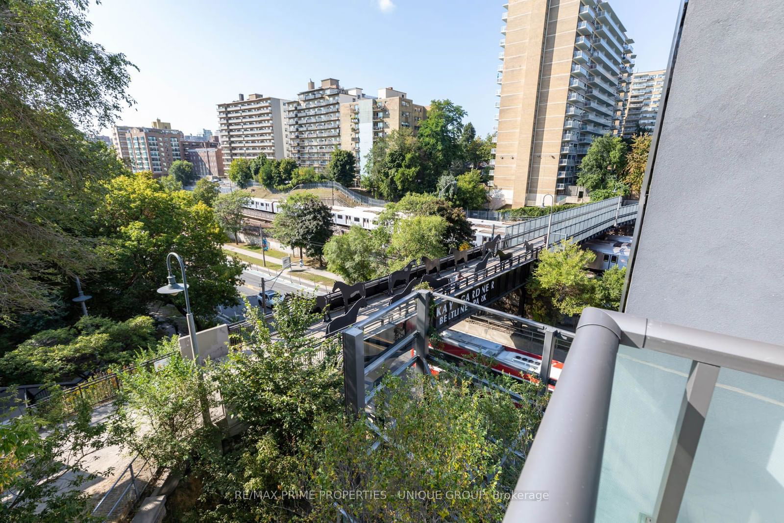 1815 Yonge St, unit 403 for sale