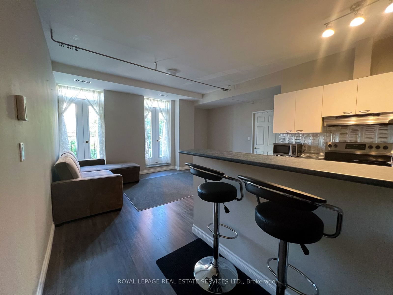 135 Maitland St, unit #302 for rent