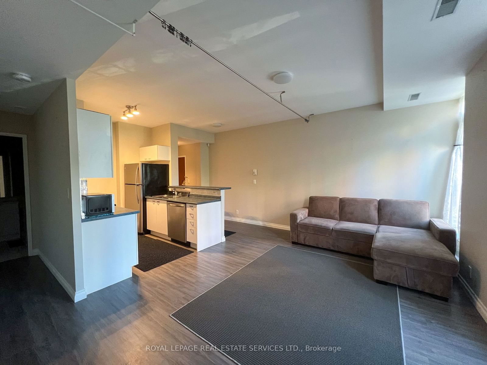 135 Maitland St, unit #302 for rent