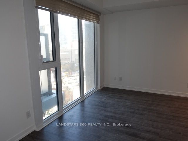 20 Edward St, unit 821 for rent