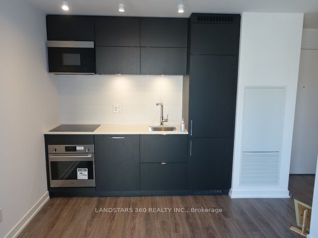 20 Edward St, unit 821 for rent