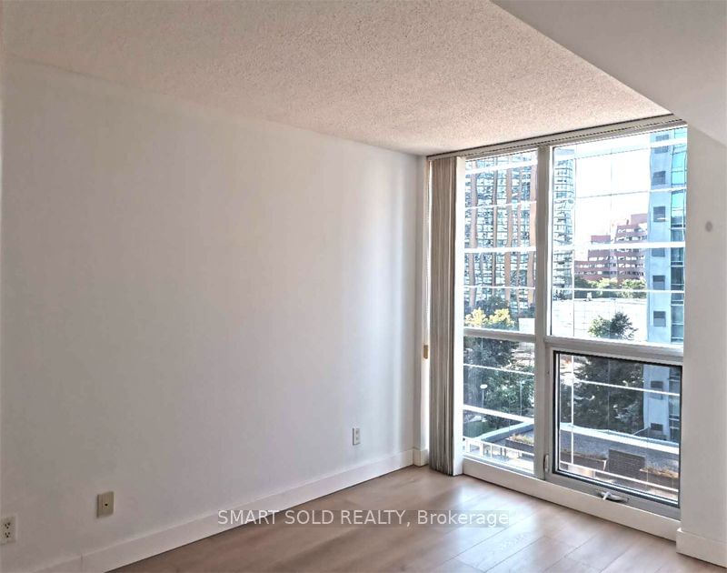 4978 Yonge St, unit 811 for sale