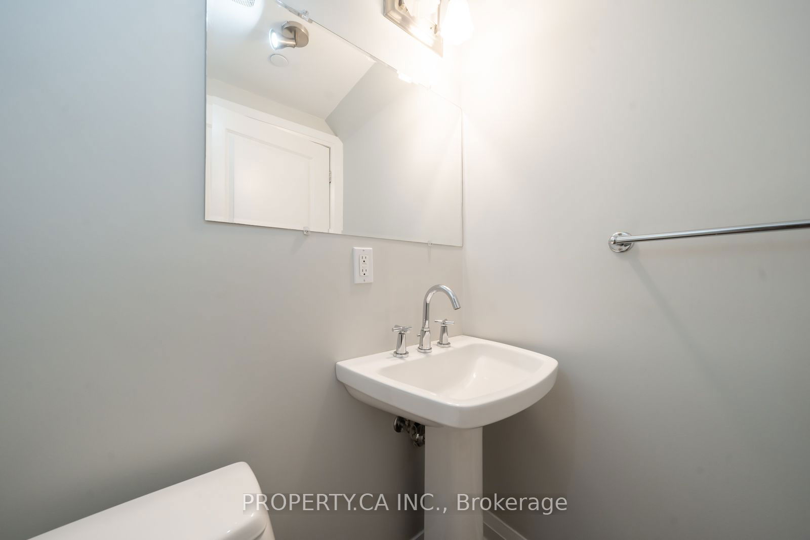 473 Dupont St, unit 2 for sale