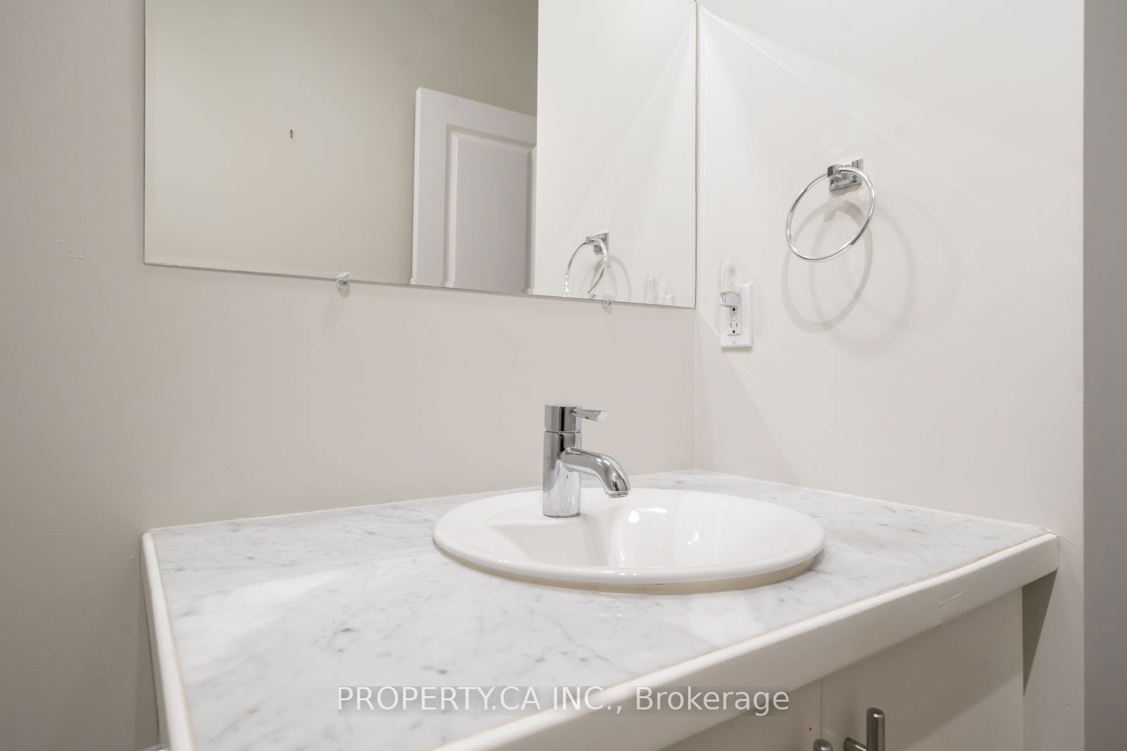 473 Dupont St, unit 2 for sale