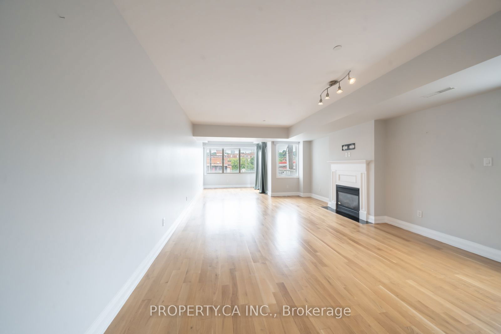 473 Dupont St, unit 2 for sale