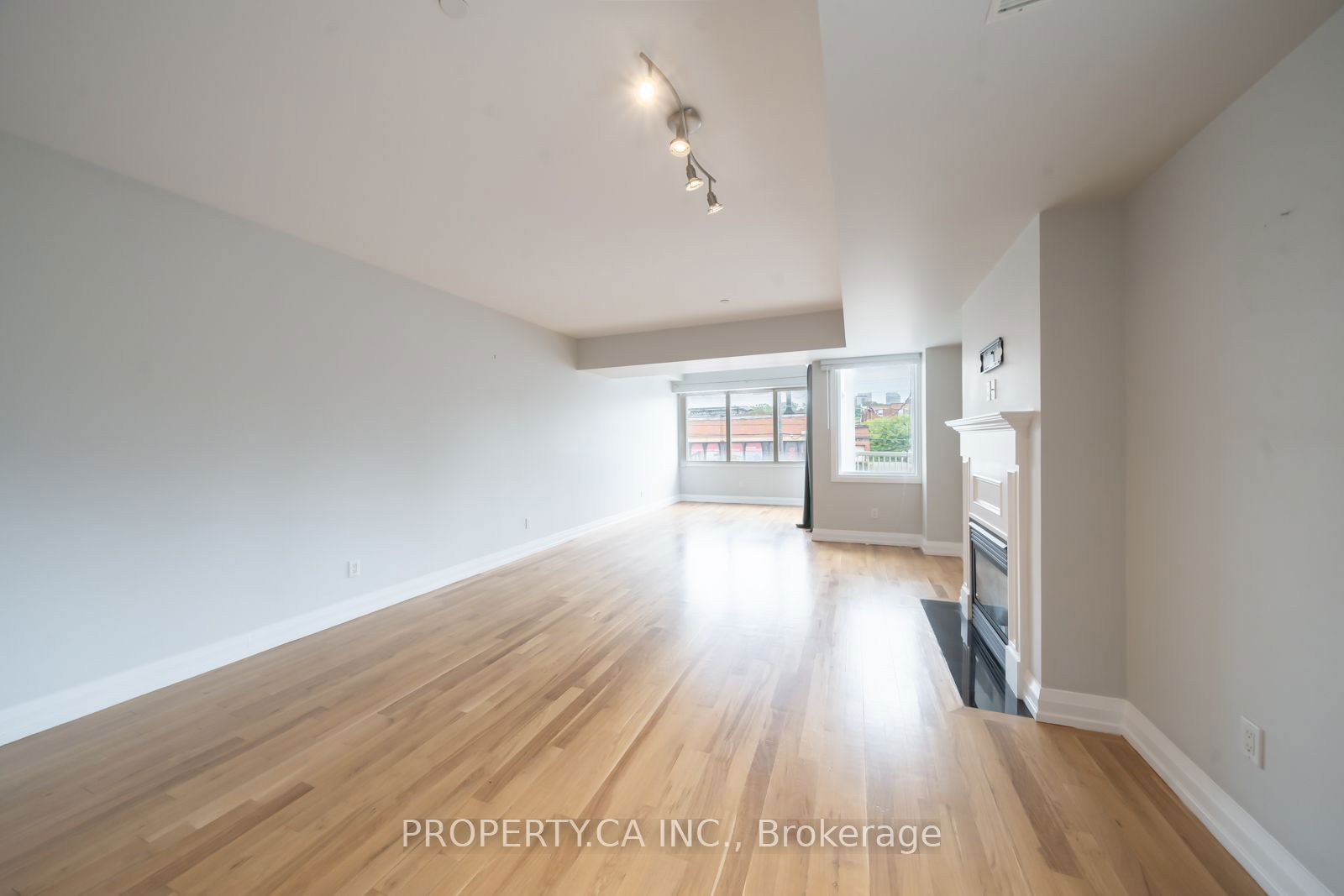 473 Dupont St, unit 2 for sale