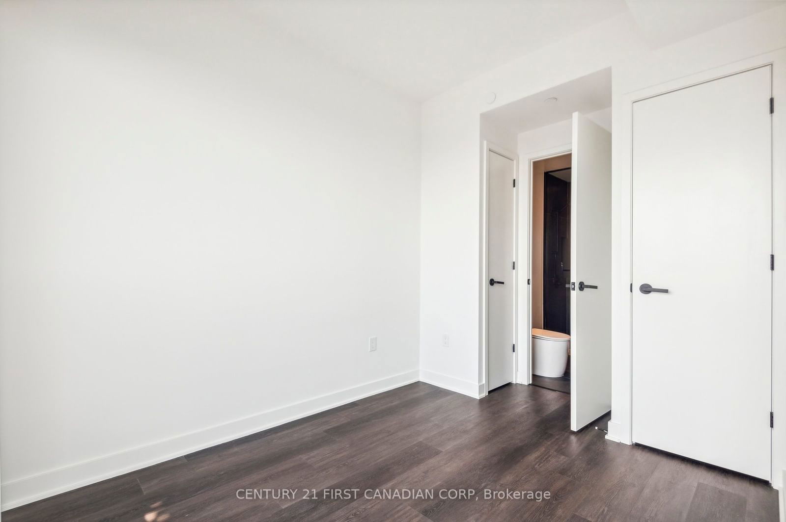 55 Charles St E, unit 3404 for rent