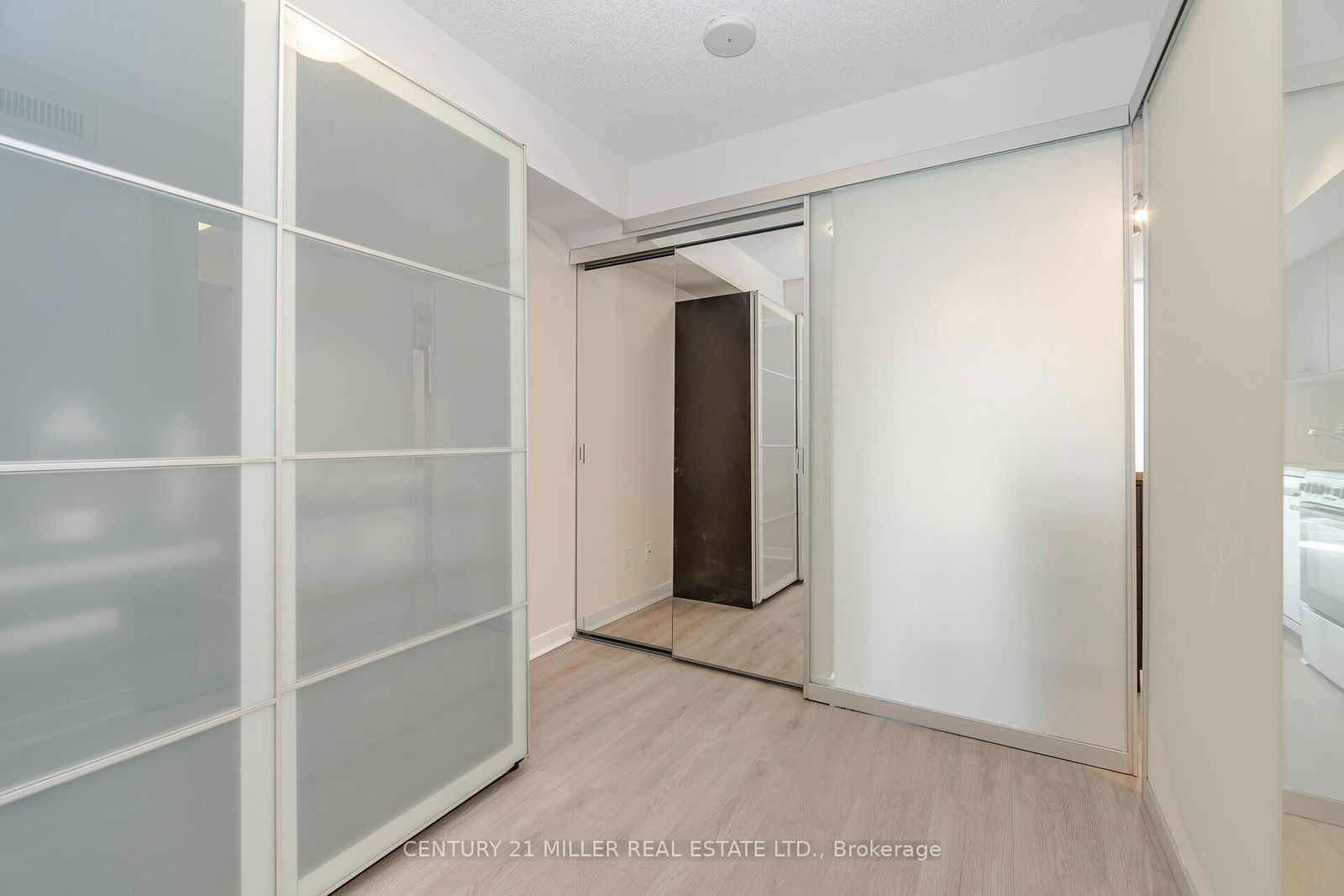 295 Adelaide St, unit 213 for rent