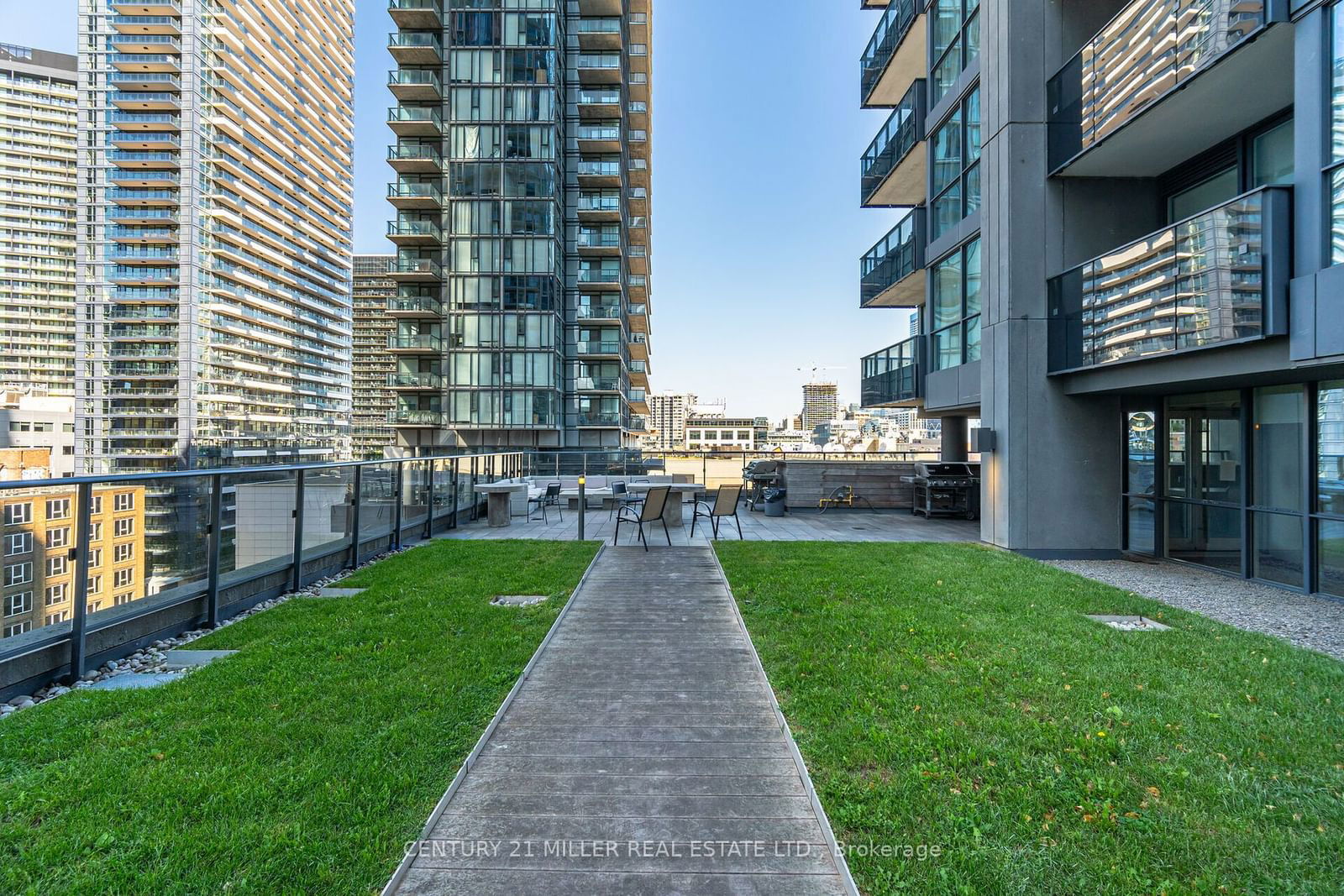 295 Adelaide St, unit 213 for rent