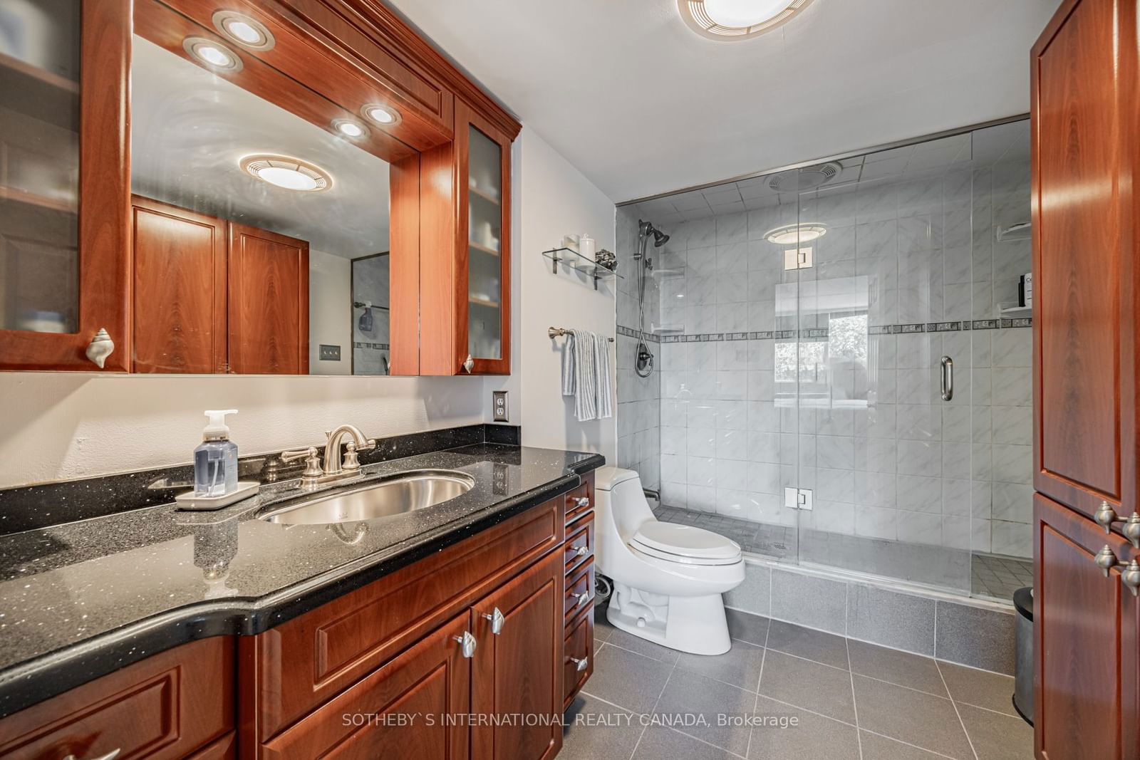 256 Jarvis St, unit 3B for sale