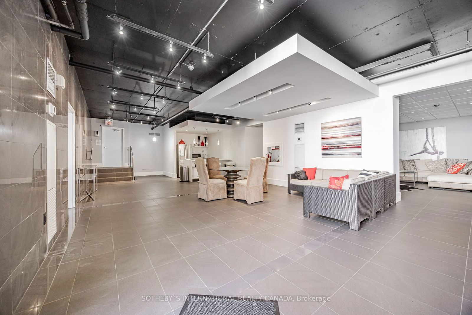 256 Jarvis St, unit 3B for sale