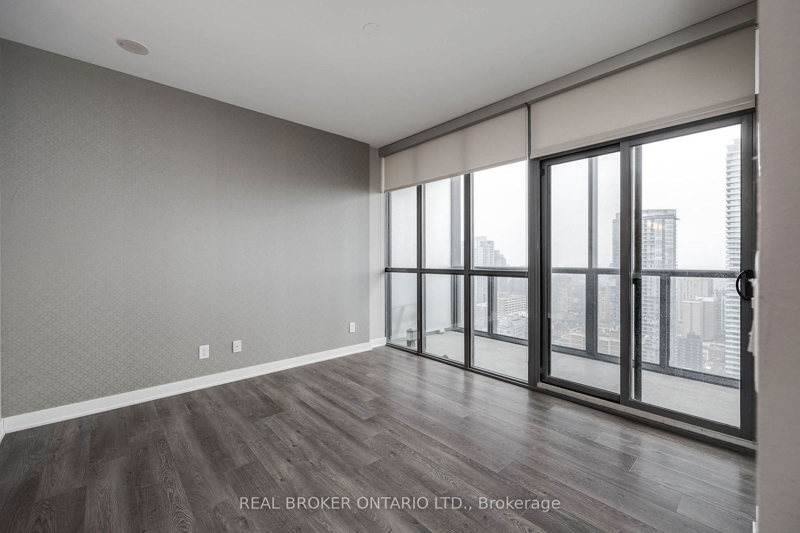 110 Charles St E, unit 3903 for sale