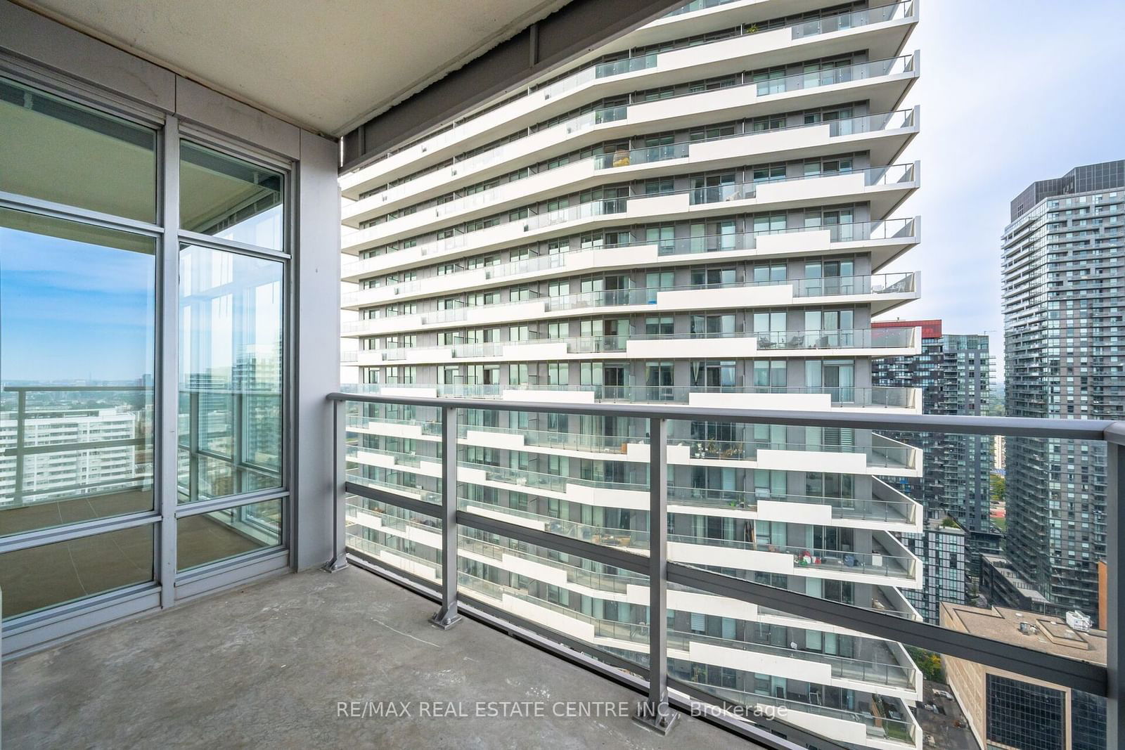 2191 Yonge St, unit 3711 for sale