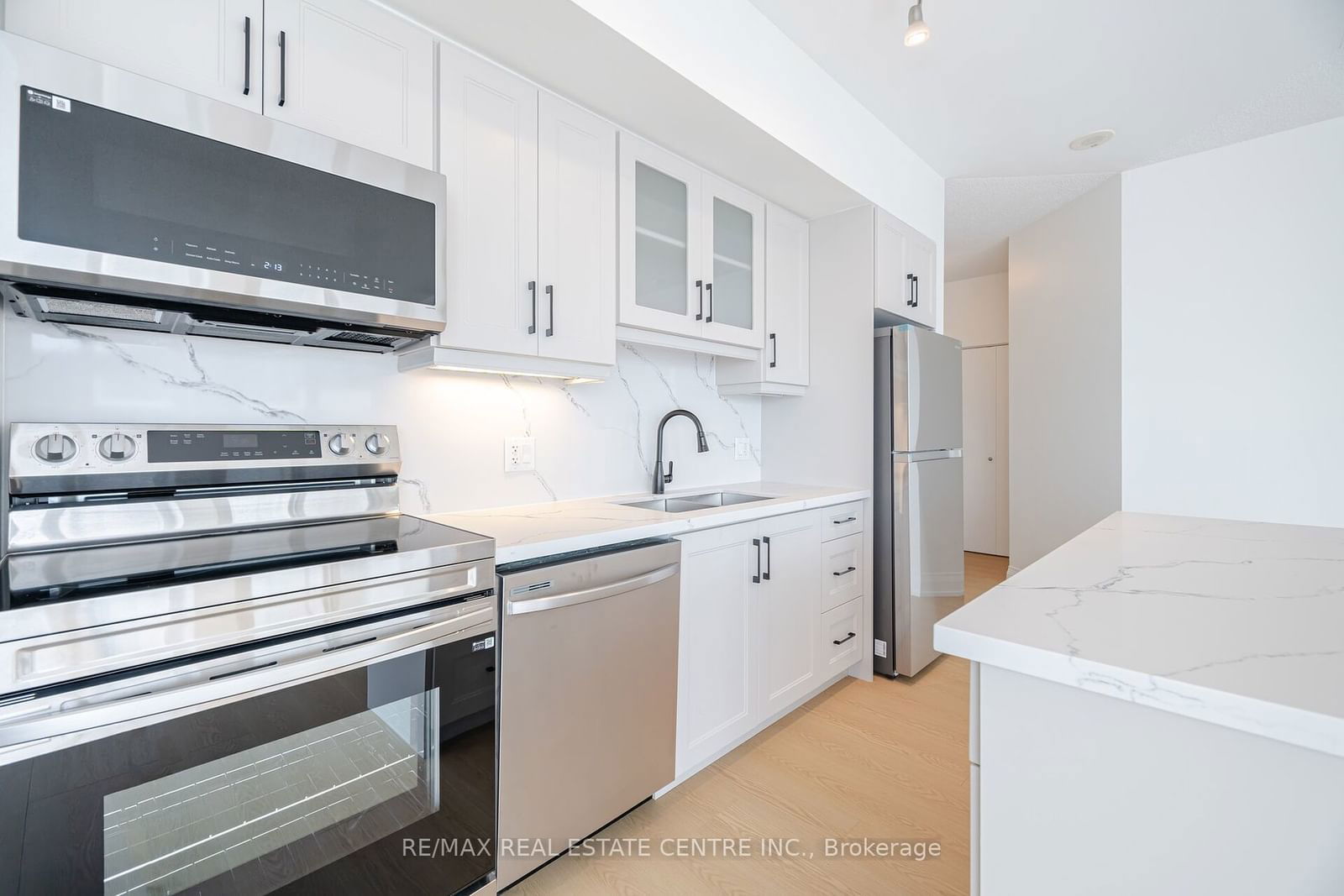 2191 Yonge St, unit 3711 for sale