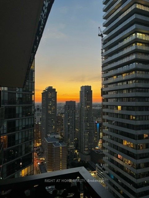 55 Charles St E, unit 4110 for rent