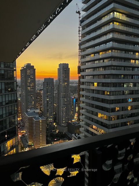 55 Charles St E, unit 4110 for rent