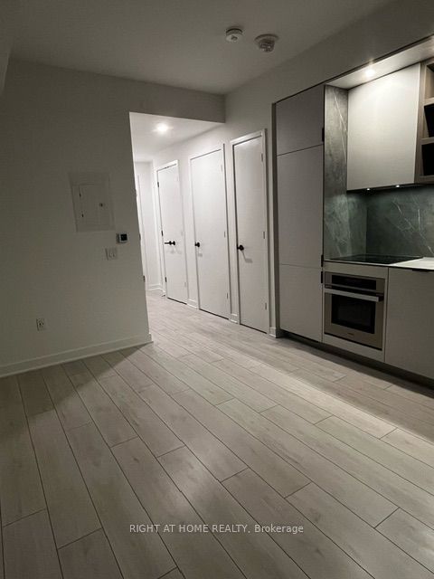 55 Charles St E, unit 4110 for rent