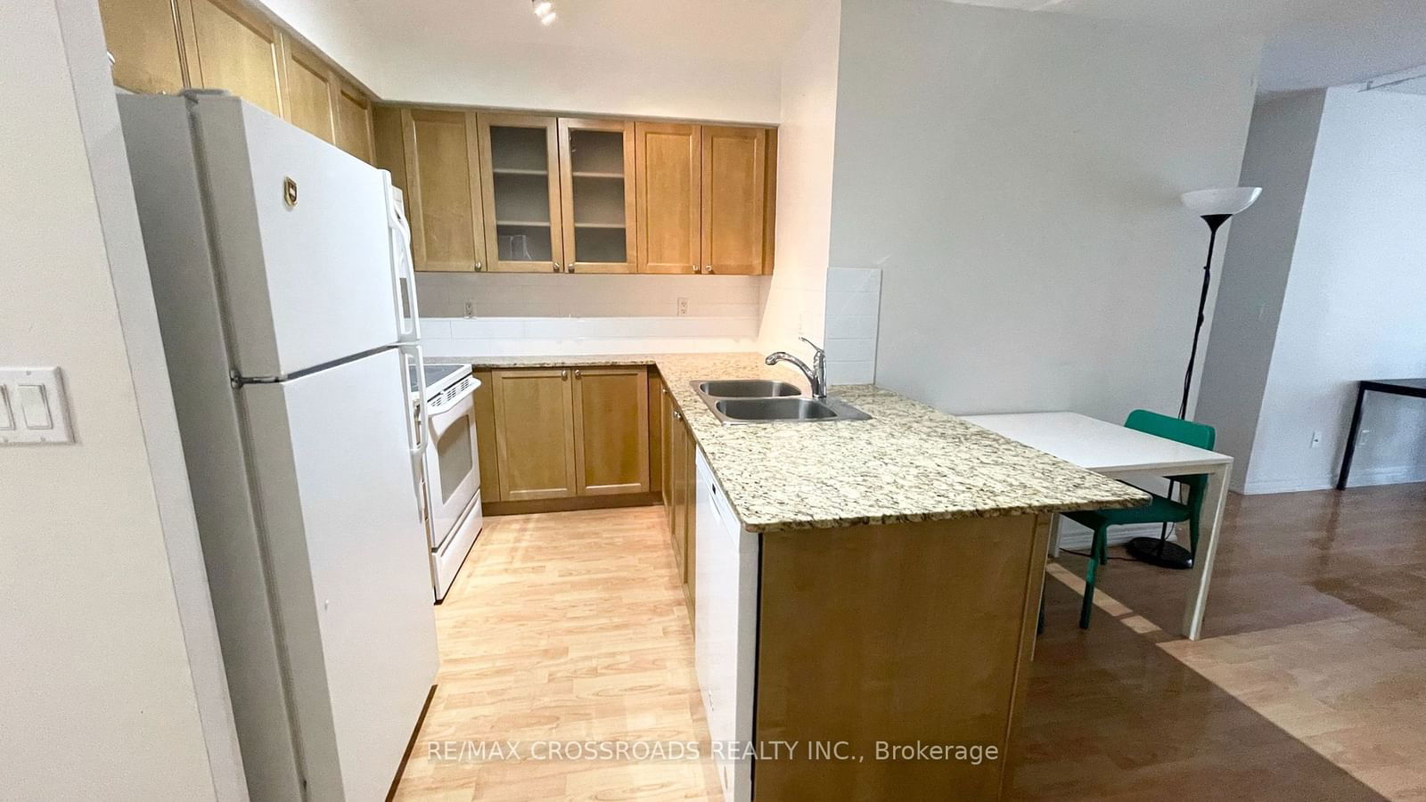 761 Bay St, unit 806 for rent