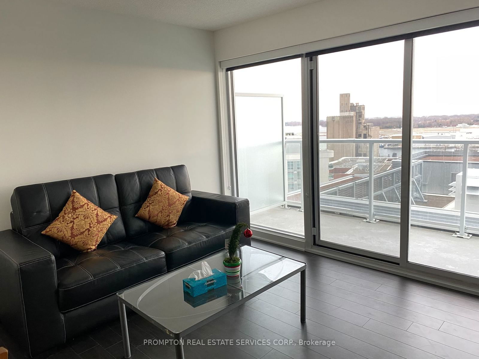 17 Bathurst St, unit 1702 for rent