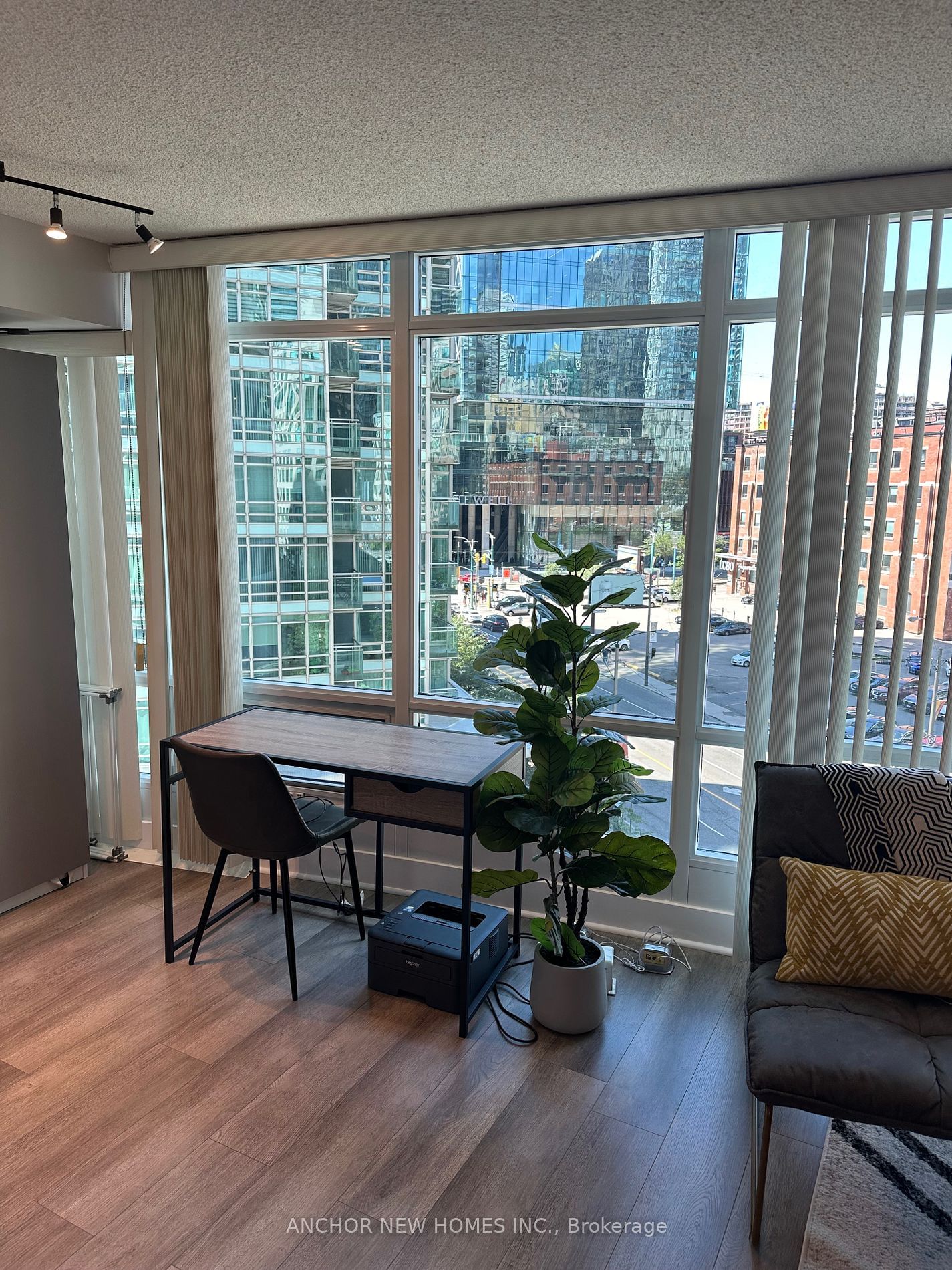 373 FRONT St W, unit 701 for rent