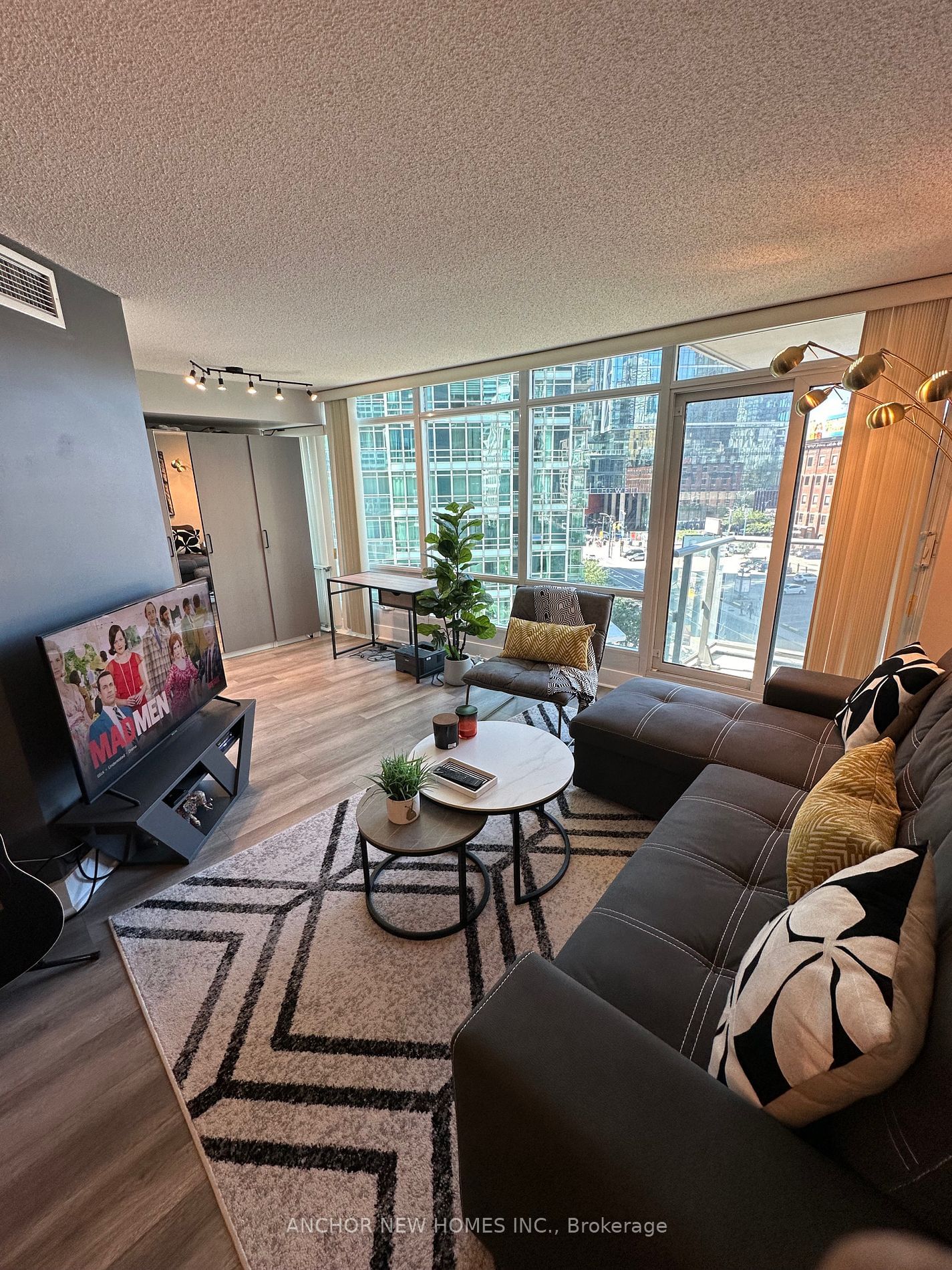 373 FRONT St W, unit 701 for rent