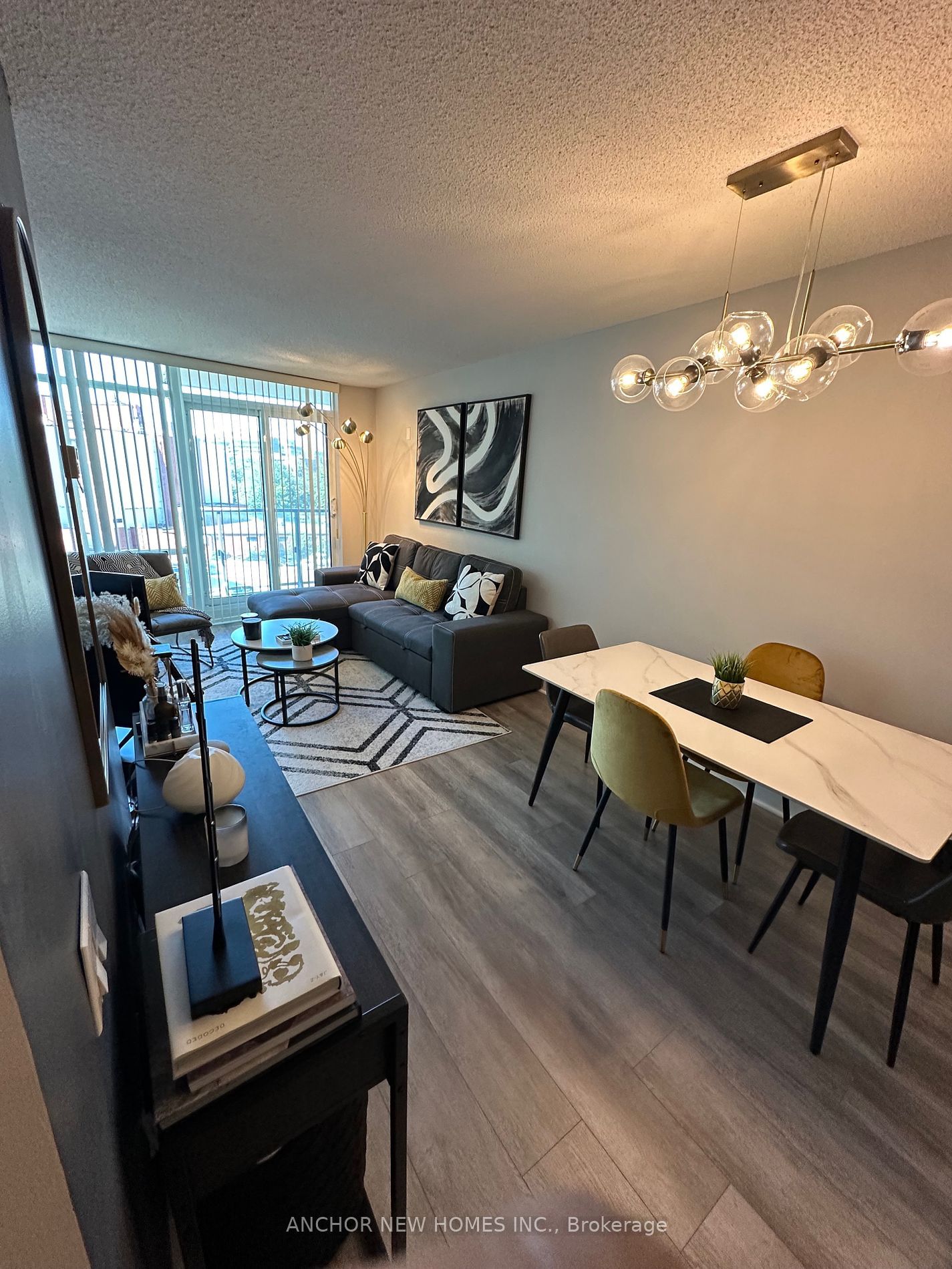 373 FRONT St W, unit 701 for rent