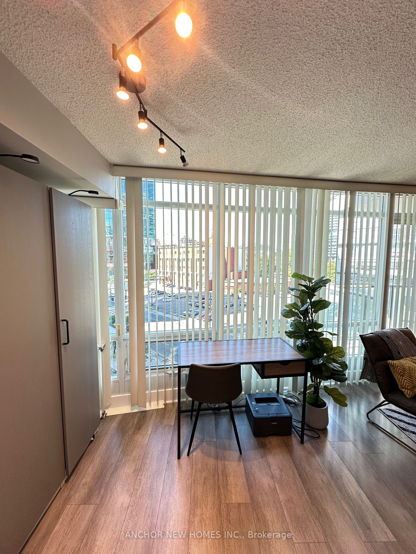 373 FRONT St W, unit 701 for rent