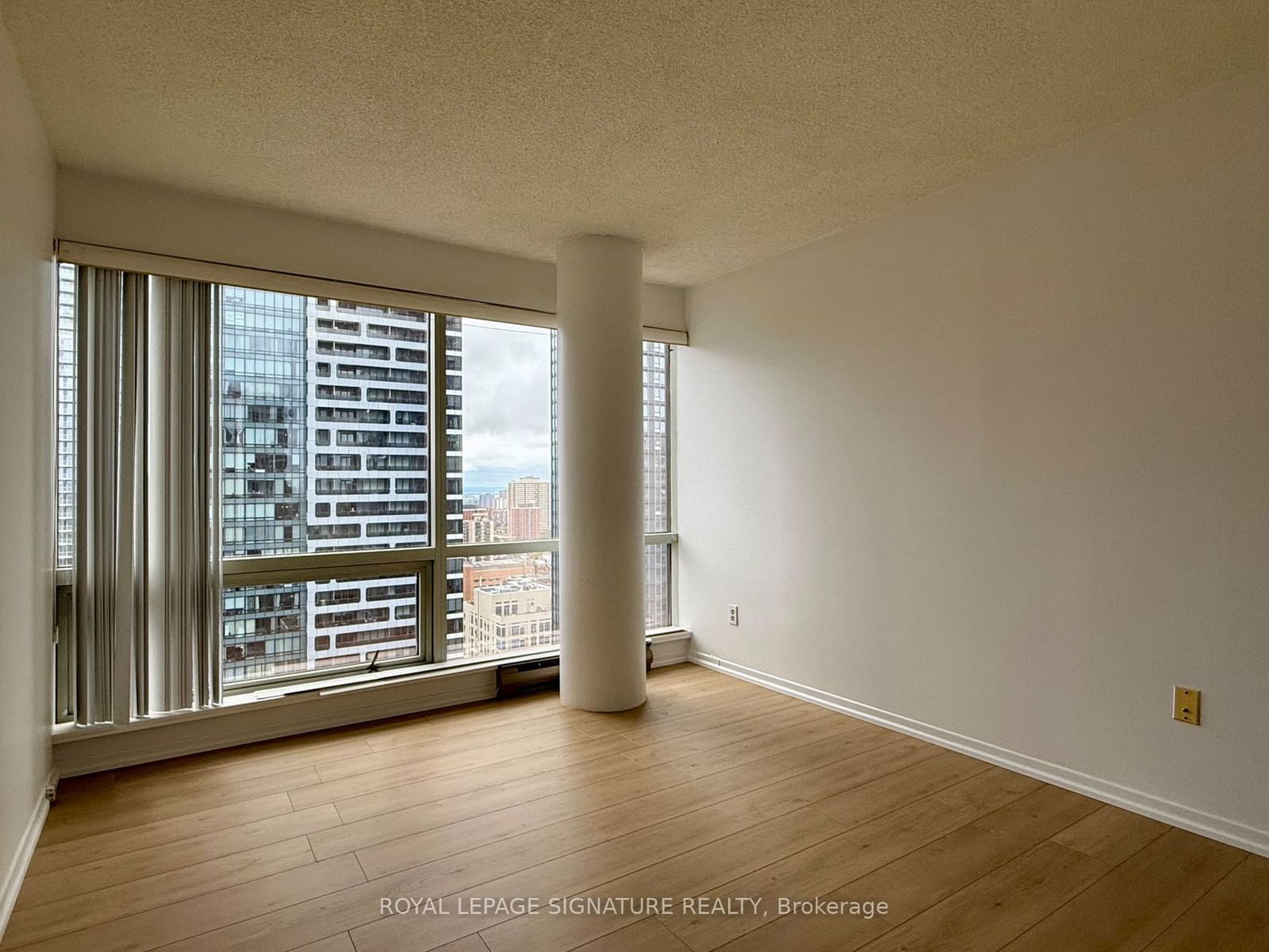 1001 Bay St, unit 2807 for rent