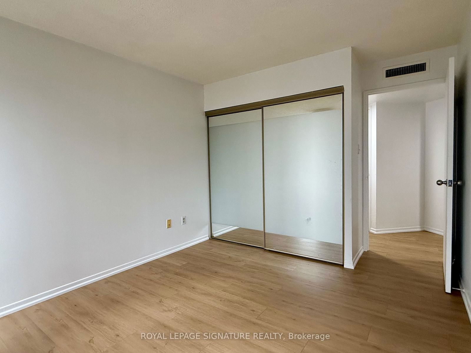 1001 Bay St, unit 2807 for rent