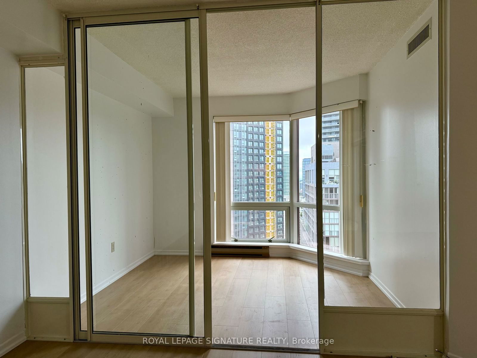 1001 Bay St, unit 2807 for rent