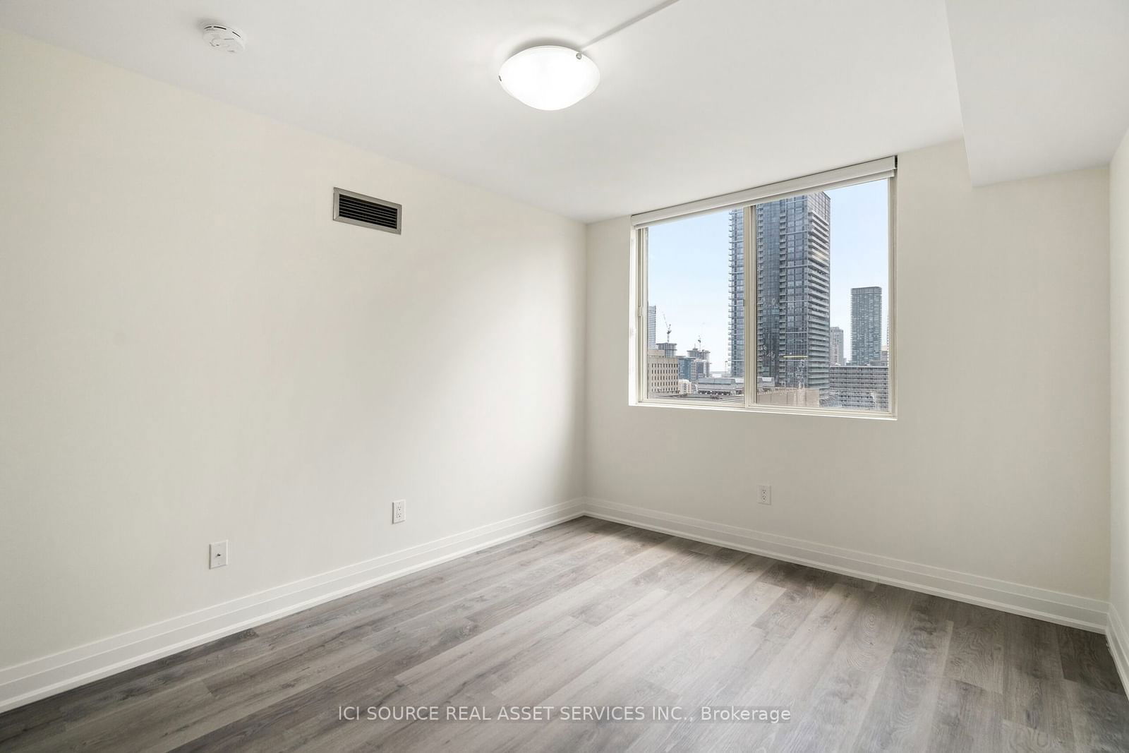 25 Grenville St, unit 2102 for rent