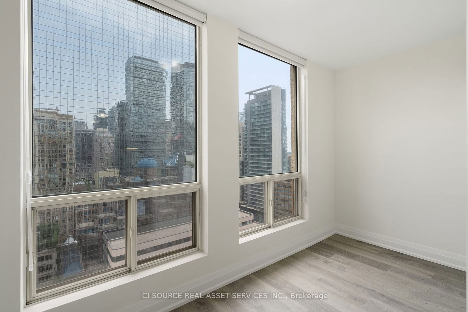 25 Grenville St, unit 2102 for rent