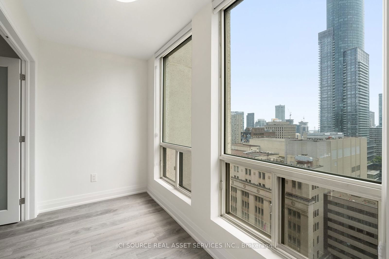 25 Grenville St, unit 2102 for rent